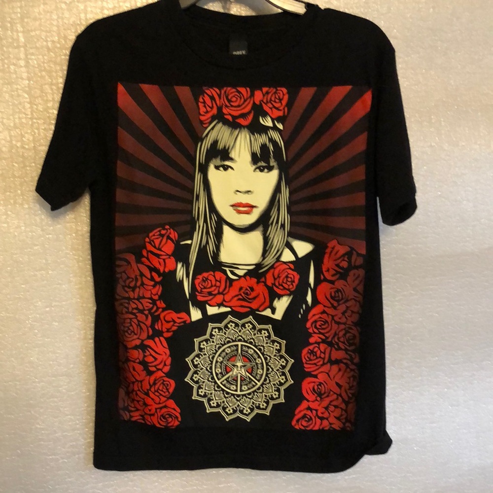 Mens vintage obey propaganda t-shirt, size small, Asian woman